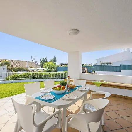 Amendoeira By Αλμπουφέιρα