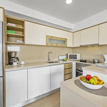 Amendoeira By Αλμπουφέιρα