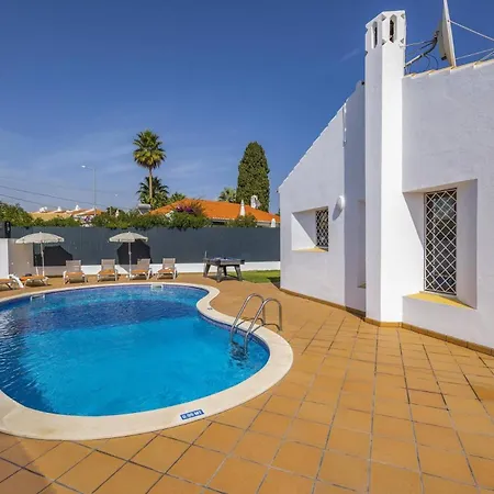 Villa Amendoeira By *