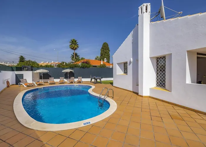 Villa Amendoeira By *